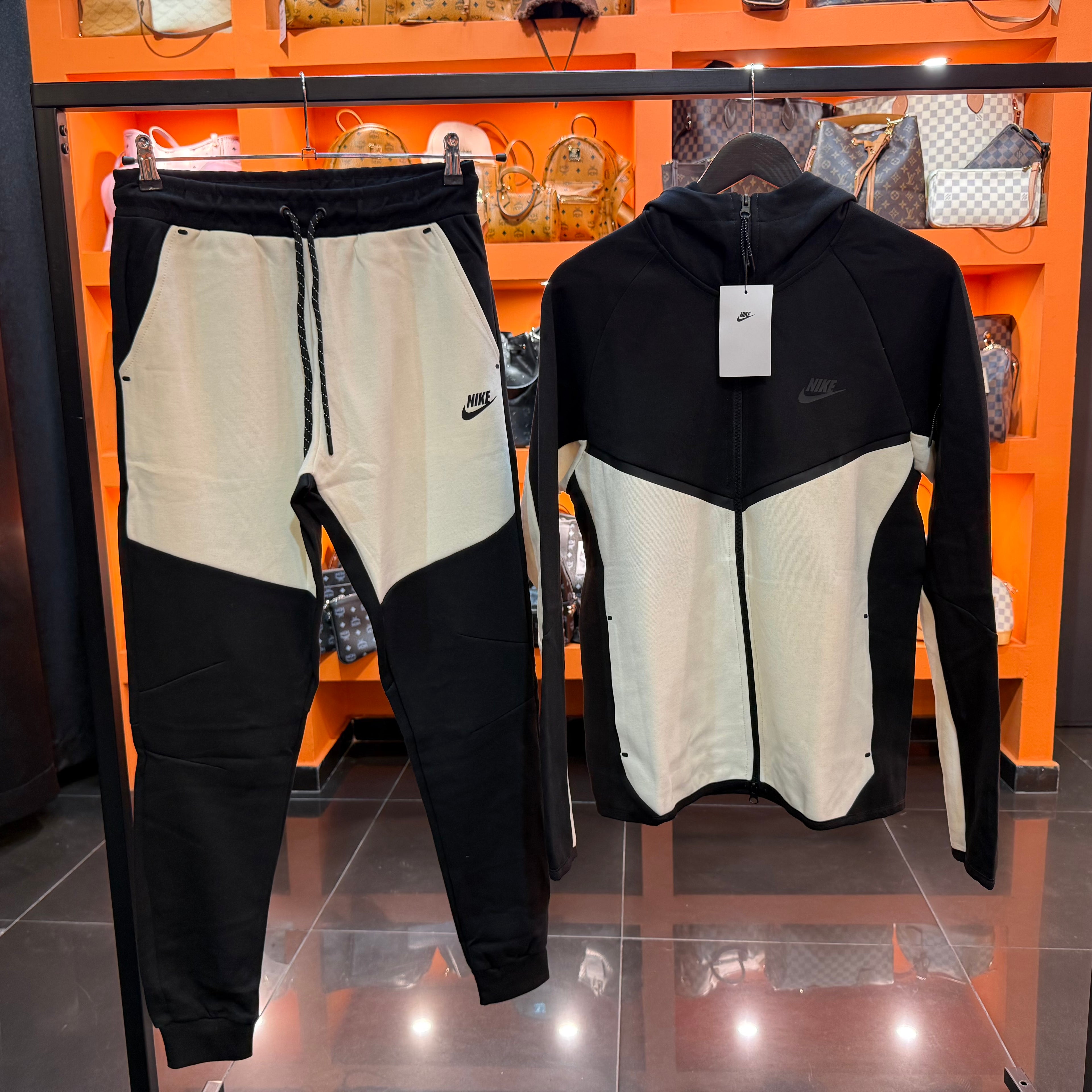 Nike tech fleece black-beige set