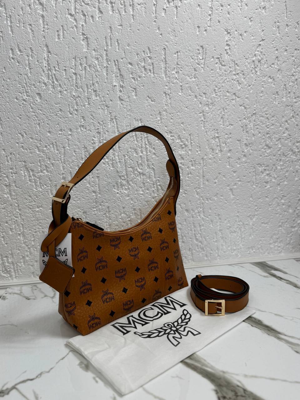 Mcm  Aren hobo Size 26 x 20
