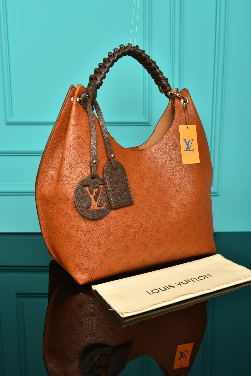 LOUIS VUITTON - Carmel Ölçüler: 35 × 40 × 17 cm