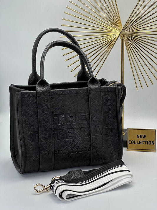 MARC JACOBS THE TOTE BAG
SIZE➡️ 26/21CM✨