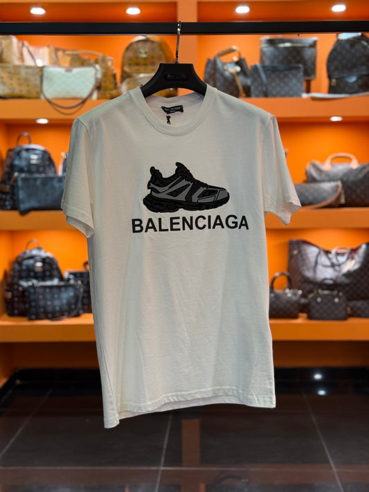 T-shirt - Balenciaga shoe