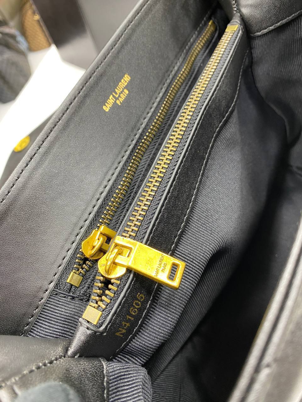 YSL Loulou big black-gold size 33x26