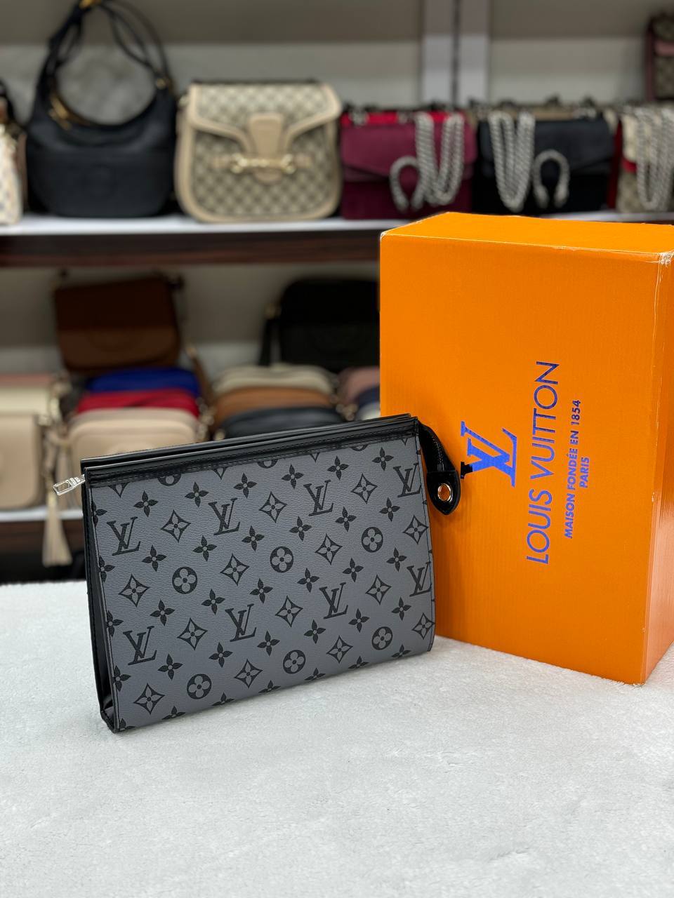 Louis Vuitton Monogram γκρι clutch size27x20