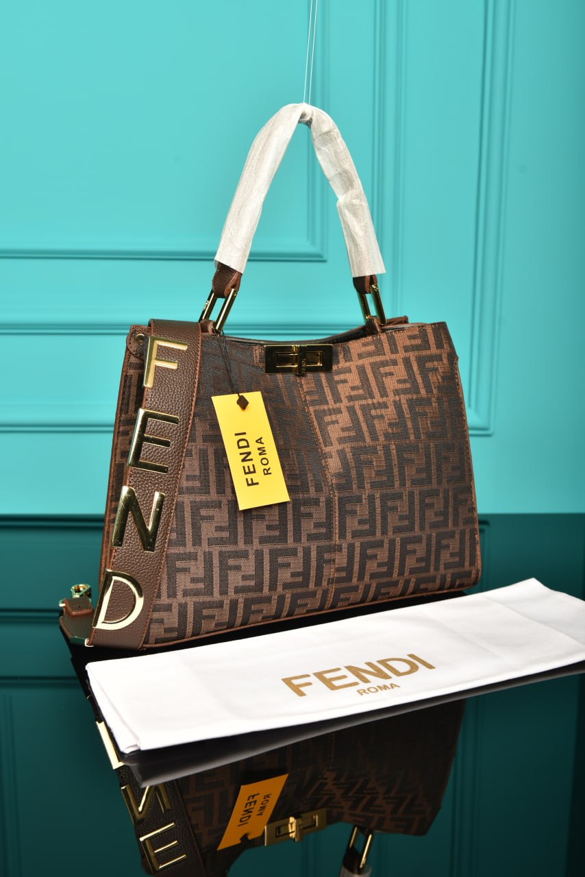 FENDI - Peekaboo Soft Medium : 30 × 25 × 12 cm