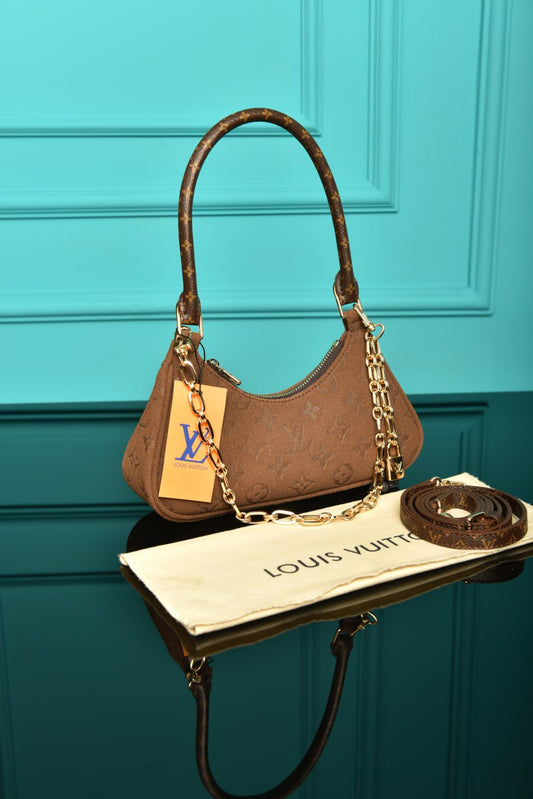 LOUIS VUITTON - Catchy PM  : 24 × 10 × 6 cm