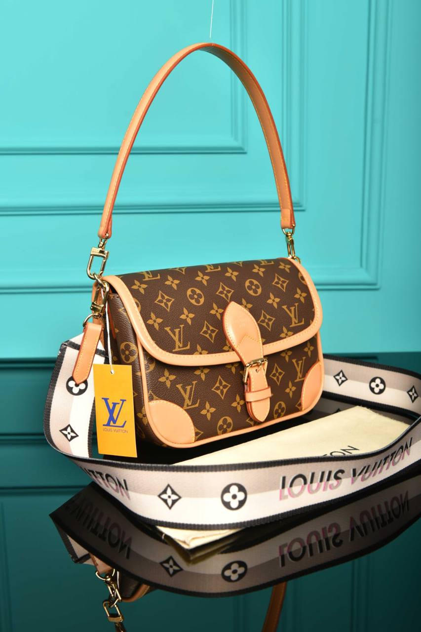 2150 - LOUIS VUITTON - Diane 24 × 15 × 9 cm