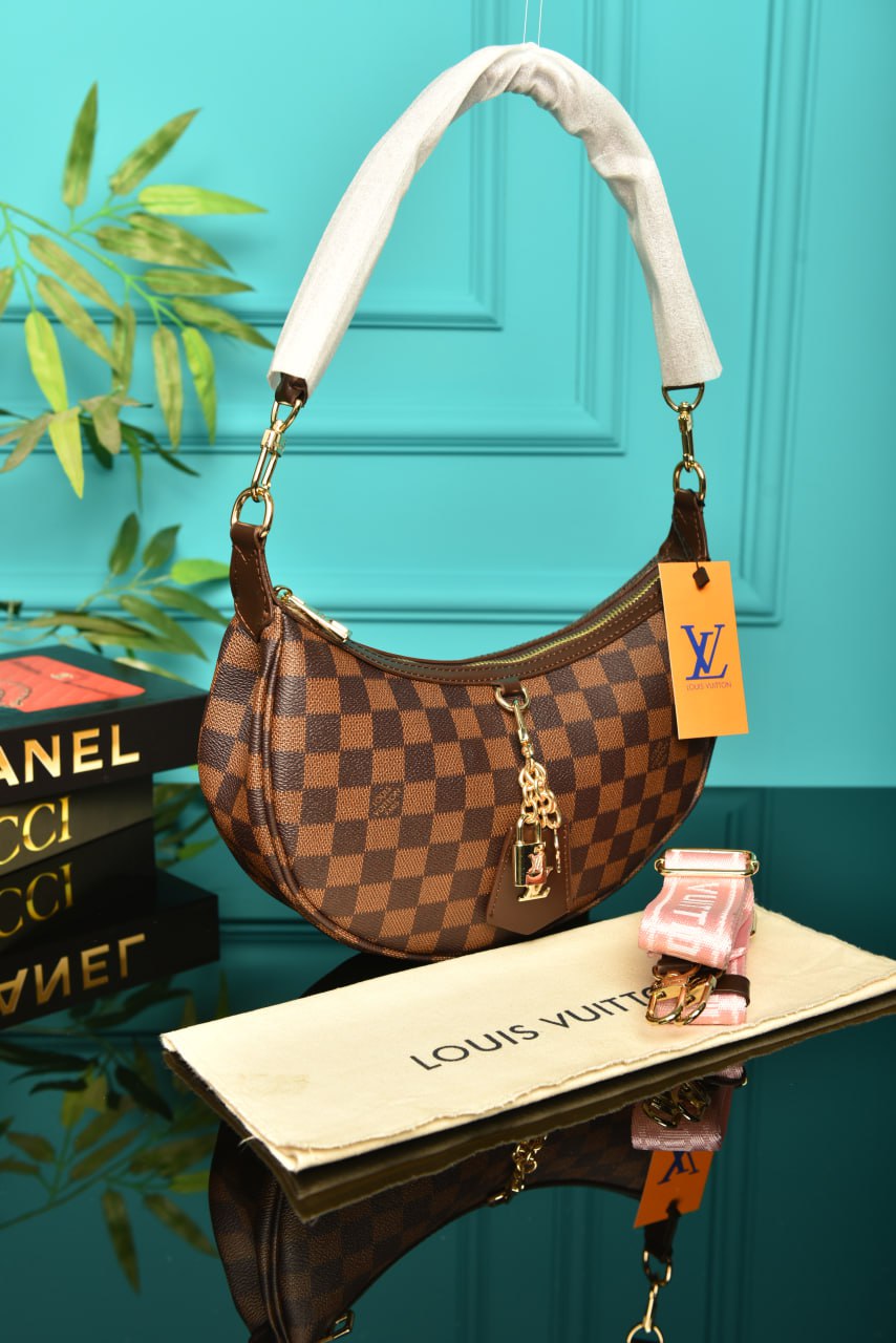 LOUIS VUITTON- Damier LV x TM Looping Bag: 28 × 15 × 7 cm