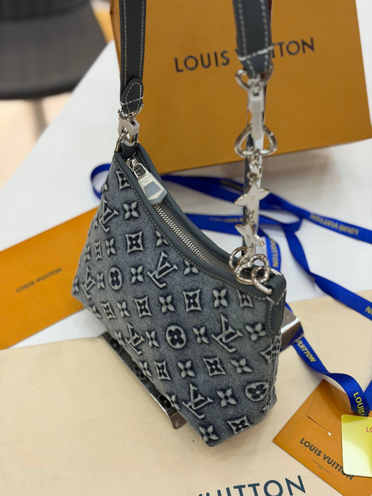 ✨ LOUIS VUITTON ✨

CarryAll Small Denim 
 💯
17 x 20 cm
