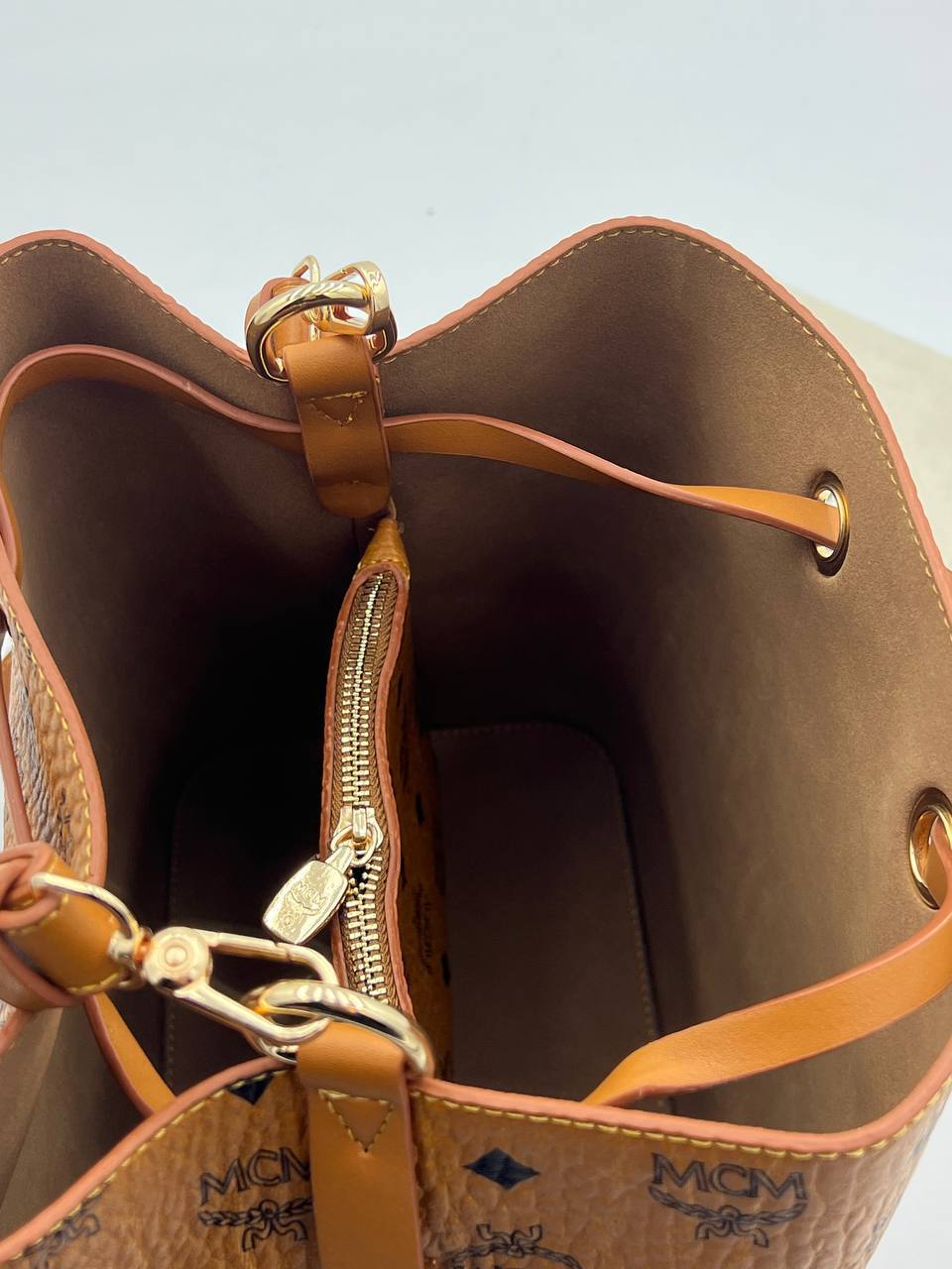 Mcm NeoNeo size :25x27