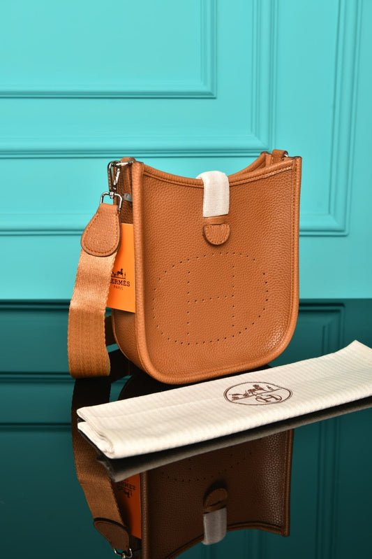 HERMES - Evelyne 16 Amazone Bag : 18 x 16 x 5 cm