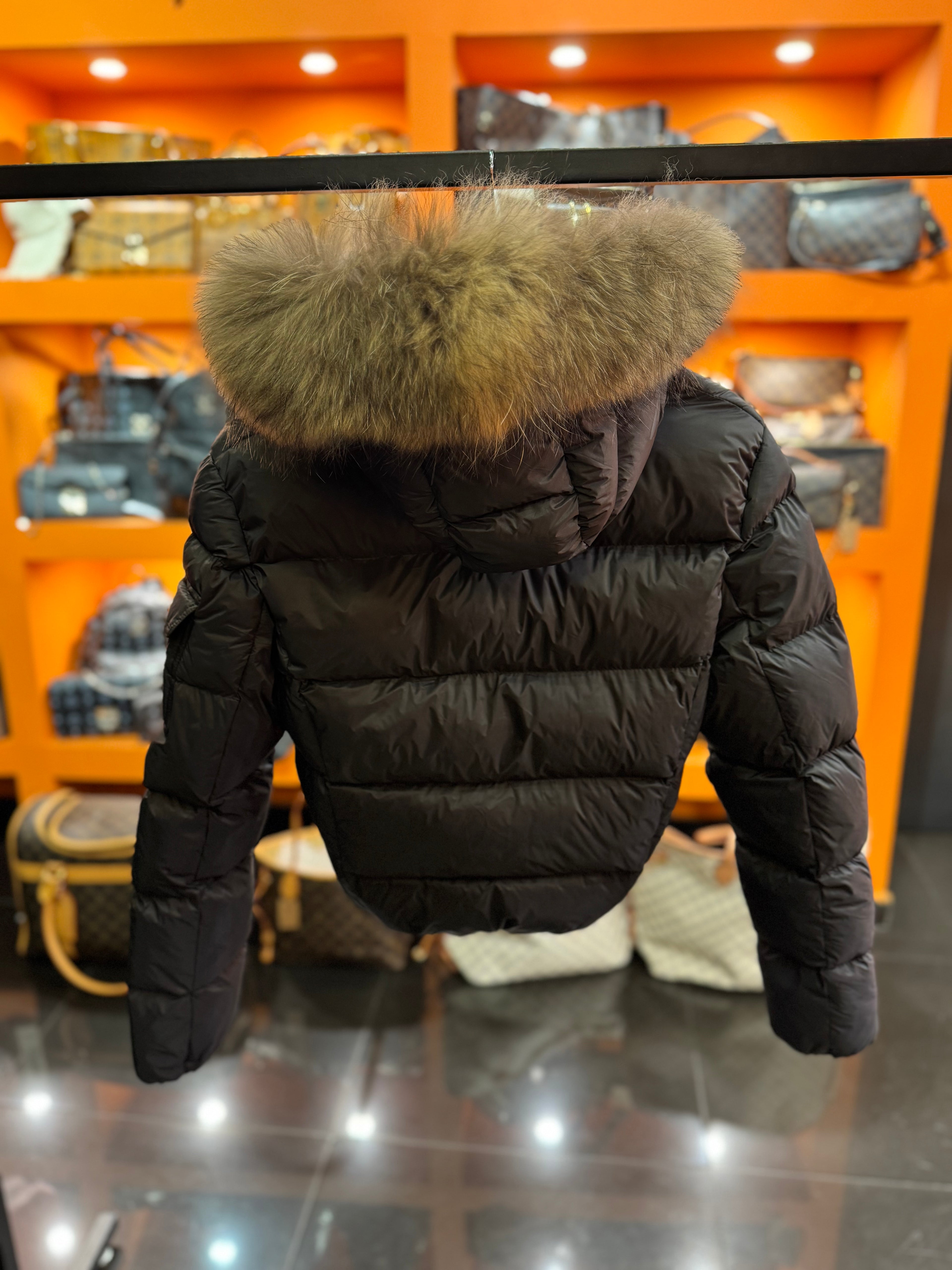 Moncler μπουφάν με αποσπώμενη γούνα