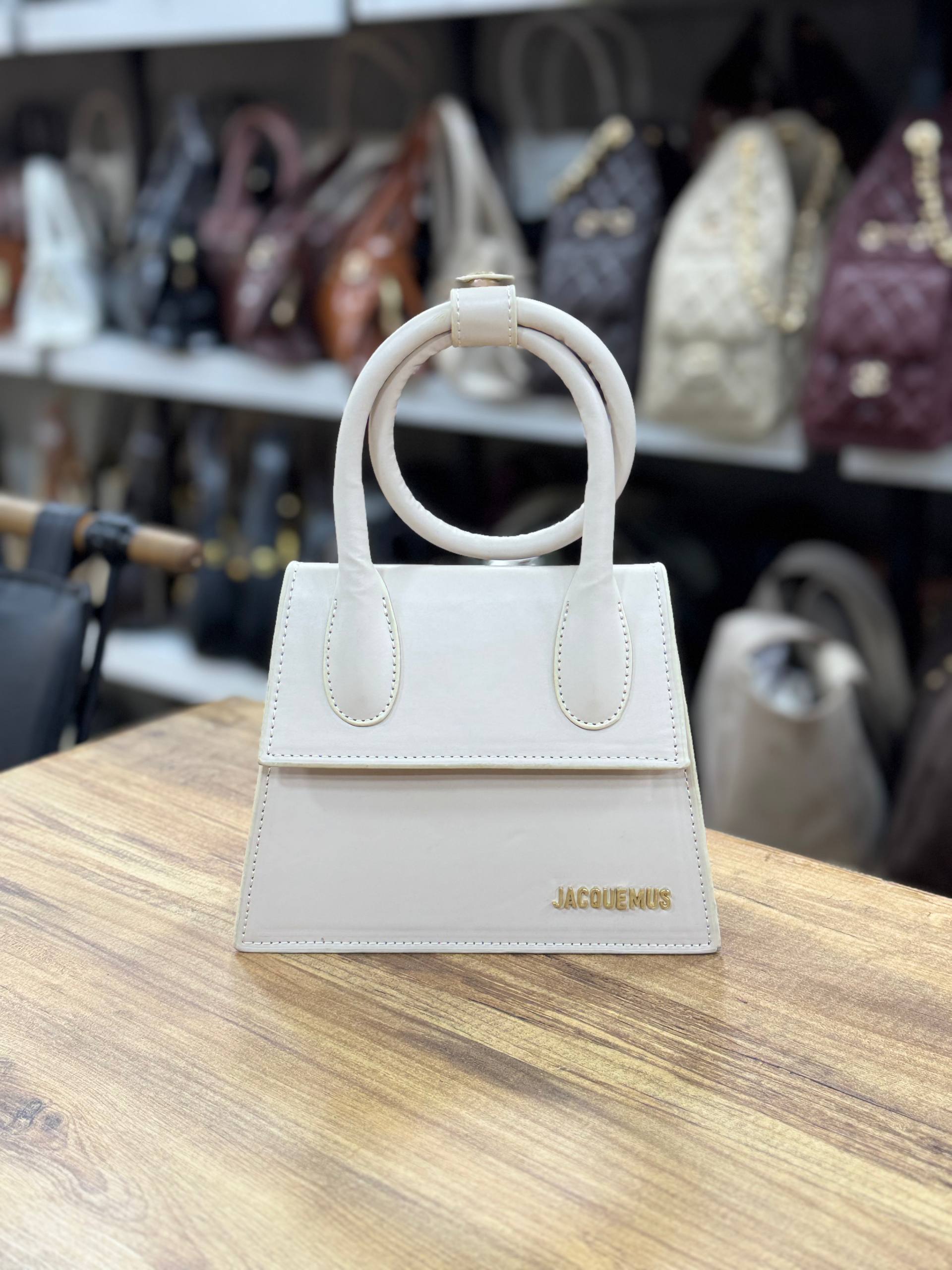 JACQUEMUS

Size 15 x 19