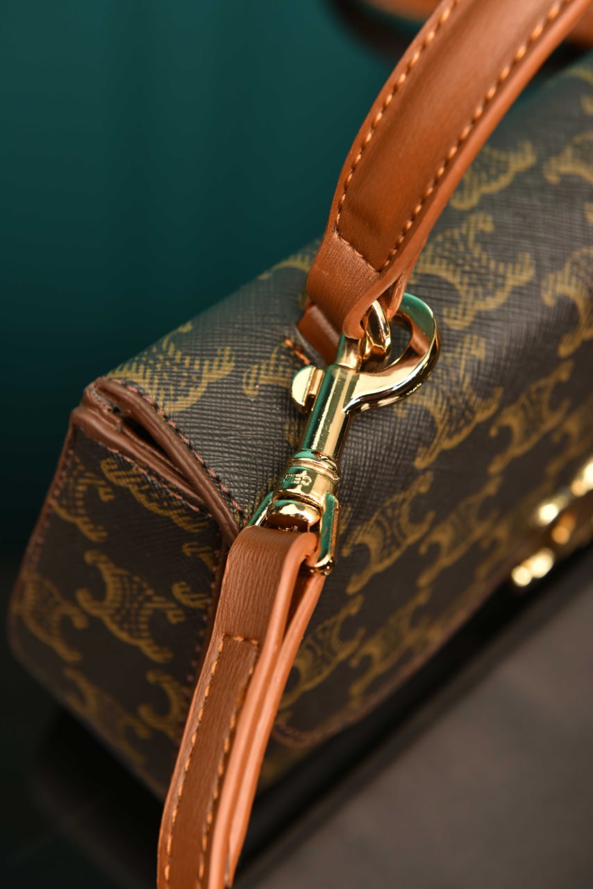 CELINE - Lola in Shiny Calfskin  20 × 11.5 × 5 cm