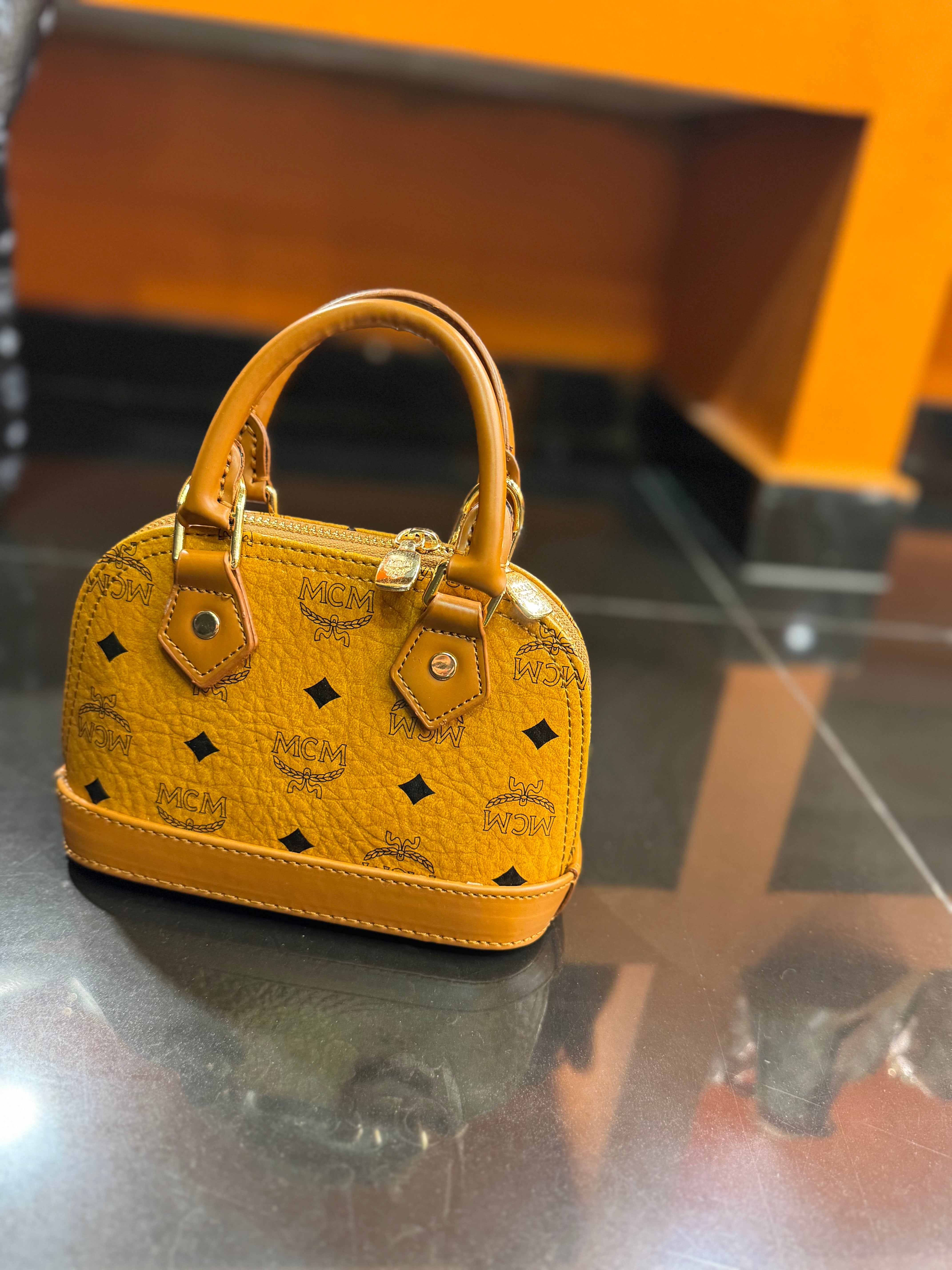 Mcm ταμπά nano Alma size small:12x18