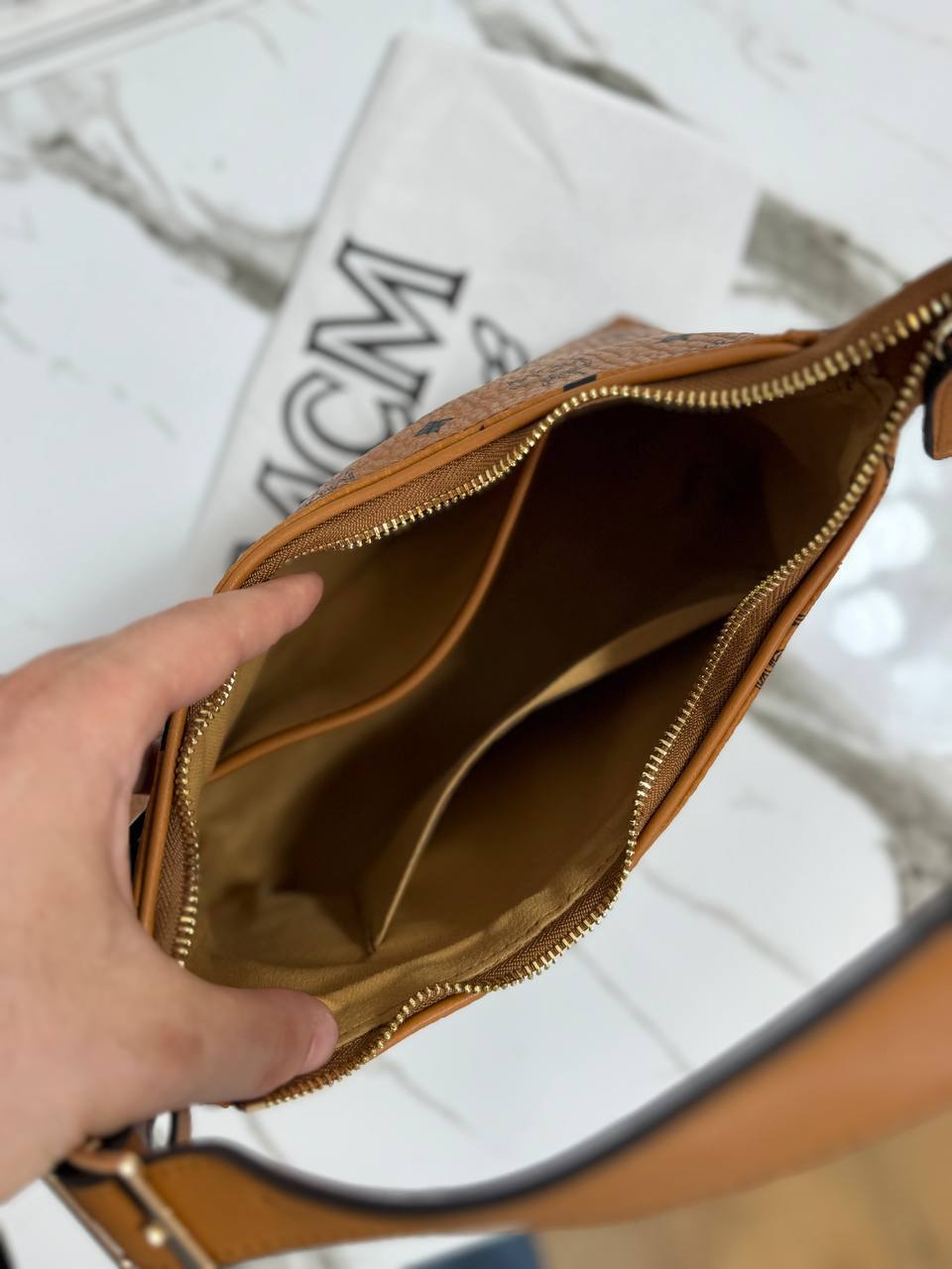 Mcm  Aren hobo Size 26 x 20