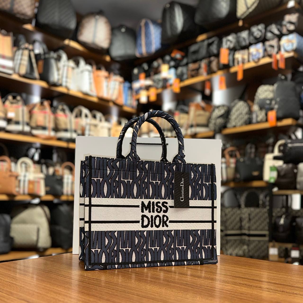 Miss Dior tote 42x34 cm
