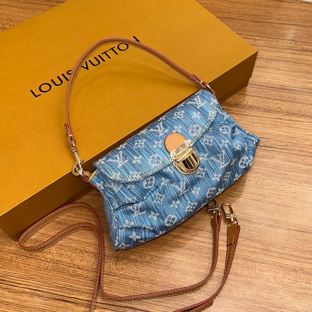 LOUİS VUİTTON DENİM PLEATY POCHETTE BAG