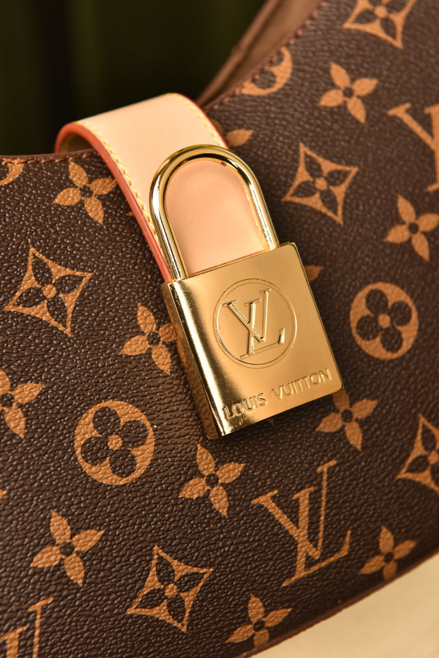 Louis Vuitton low key size:26x18x7