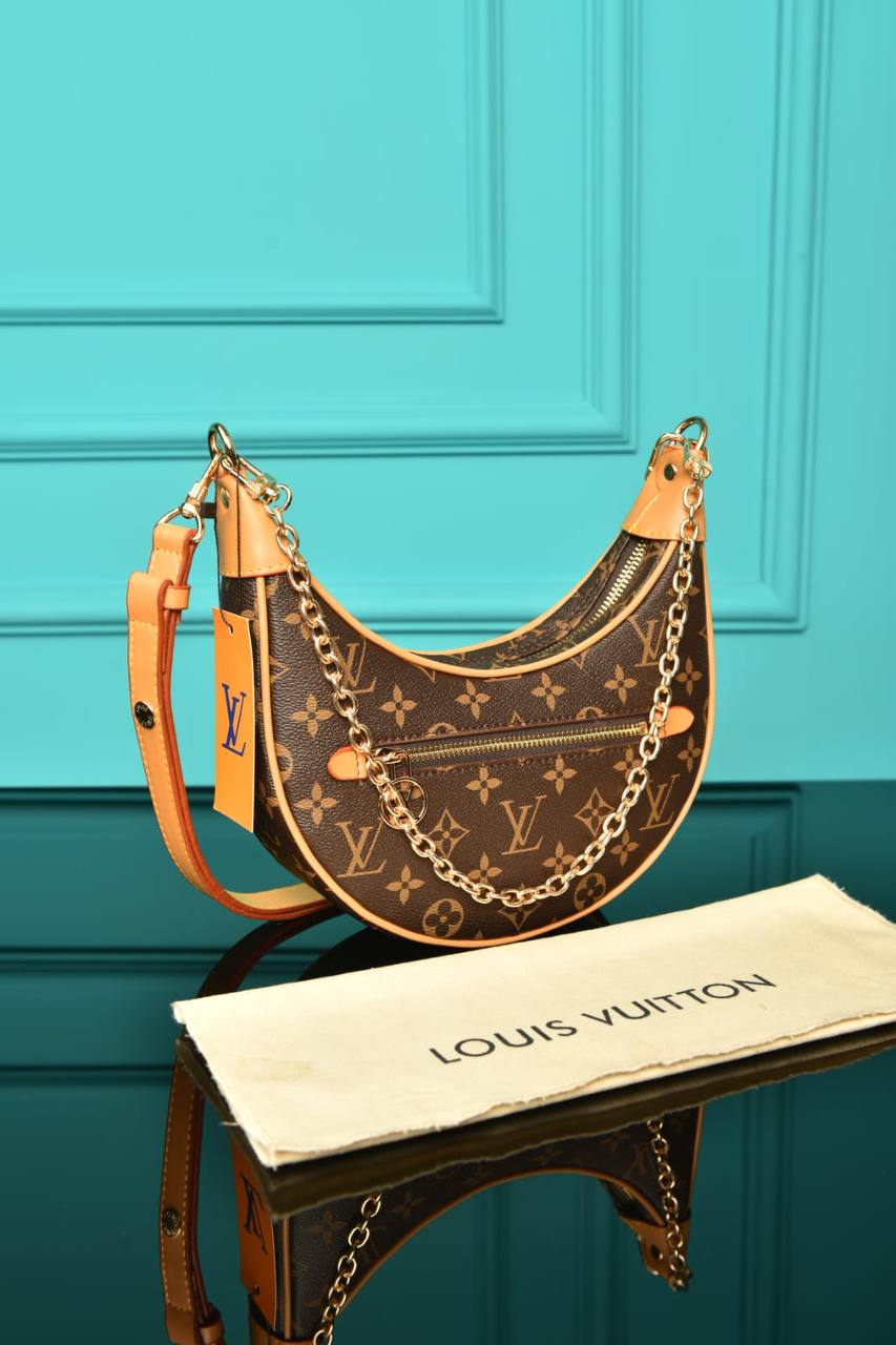 - LOUIS VUITTON - Loop Bag  23 x 13 x 6 cm