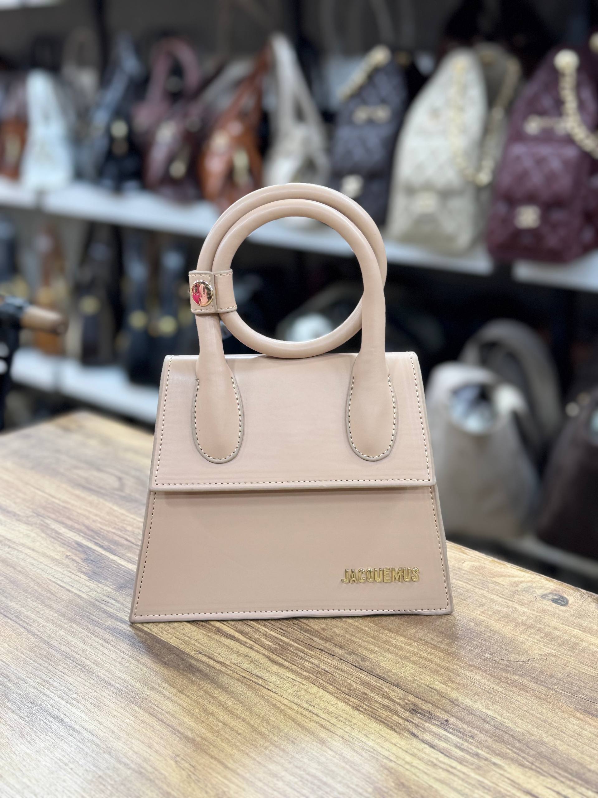 JACQUEMUS

Size 15 x 19