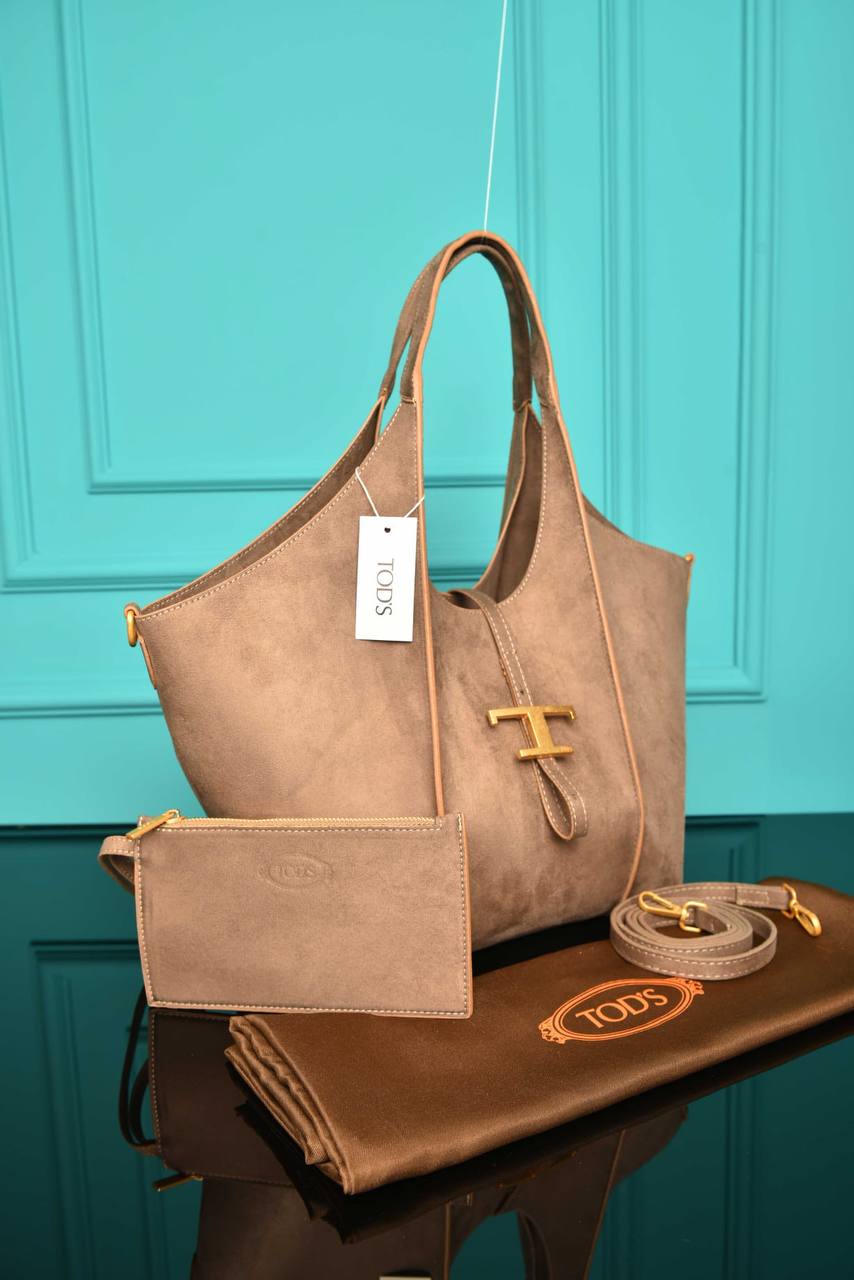 - TOD'S - Timeless Shopping Bag in Suede
47 × 29 × 14 cm