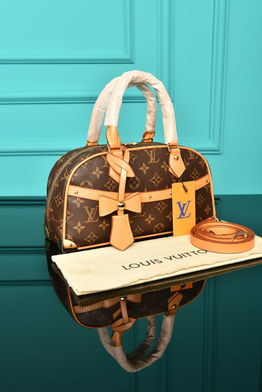 Louis Vuitton - Handbag East-West : 27 x 14 x 10 cm
