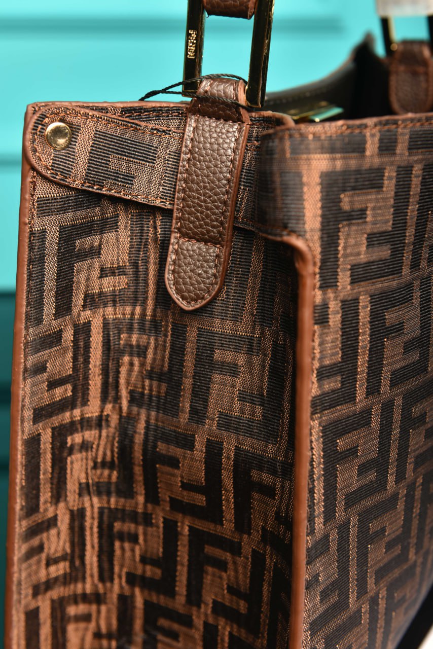 FENDI - Peekaboo Soft Medium : 30 × 25 × 12 cm