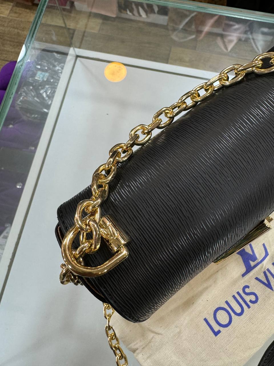 LOUIS VUITTON   Twist PM Size 18 x 14