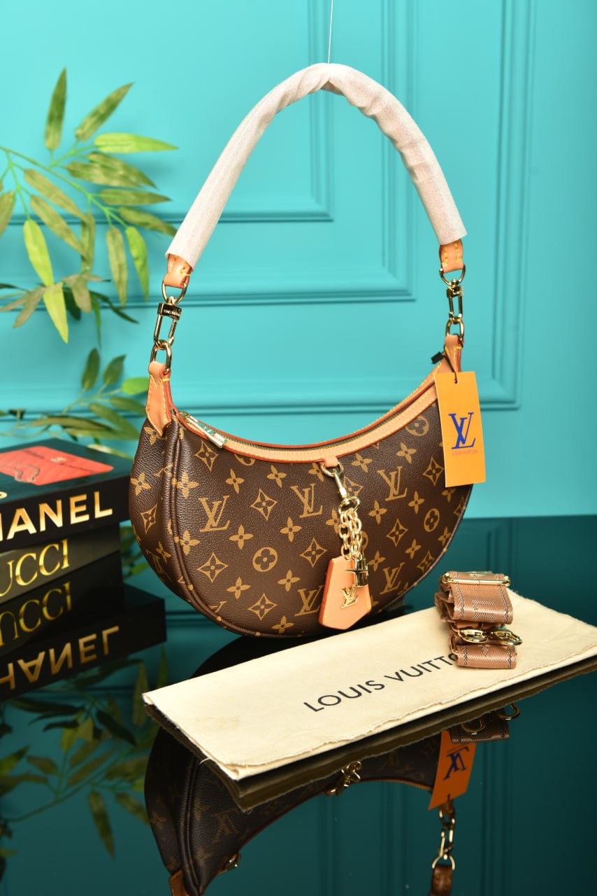 LOUIS VUITTON- LV x TM Looping Bag: 28 × 15 × 7 cm