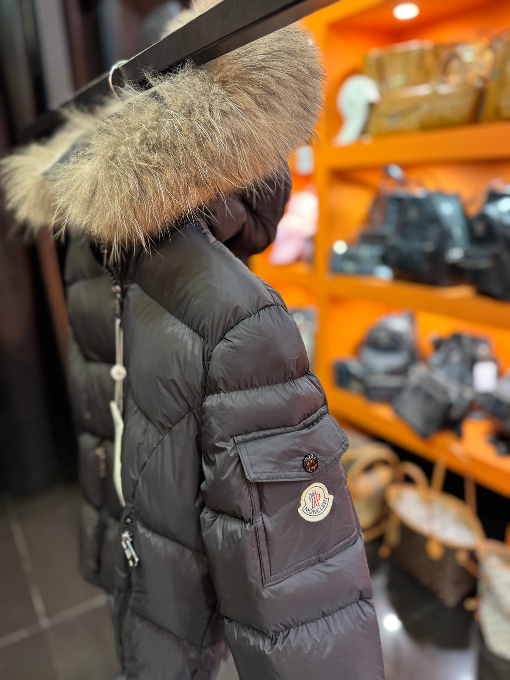 Moncler μπουφάν με αποσπώμενη γούνα