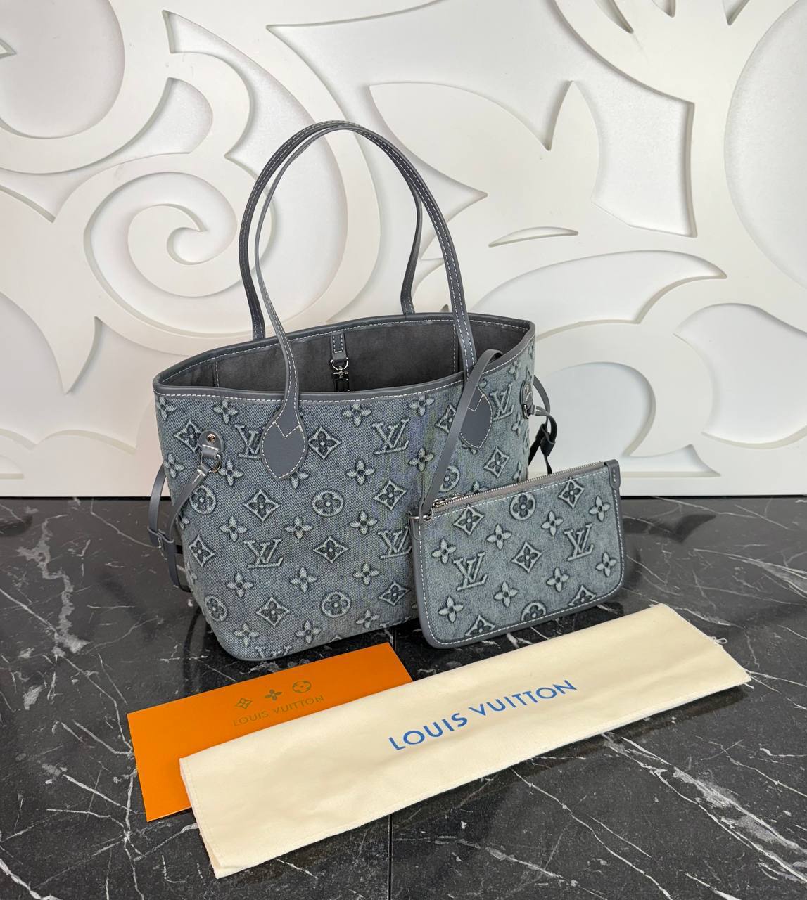 Louis Vuitton Neverfull MM Denim

36x23 cm