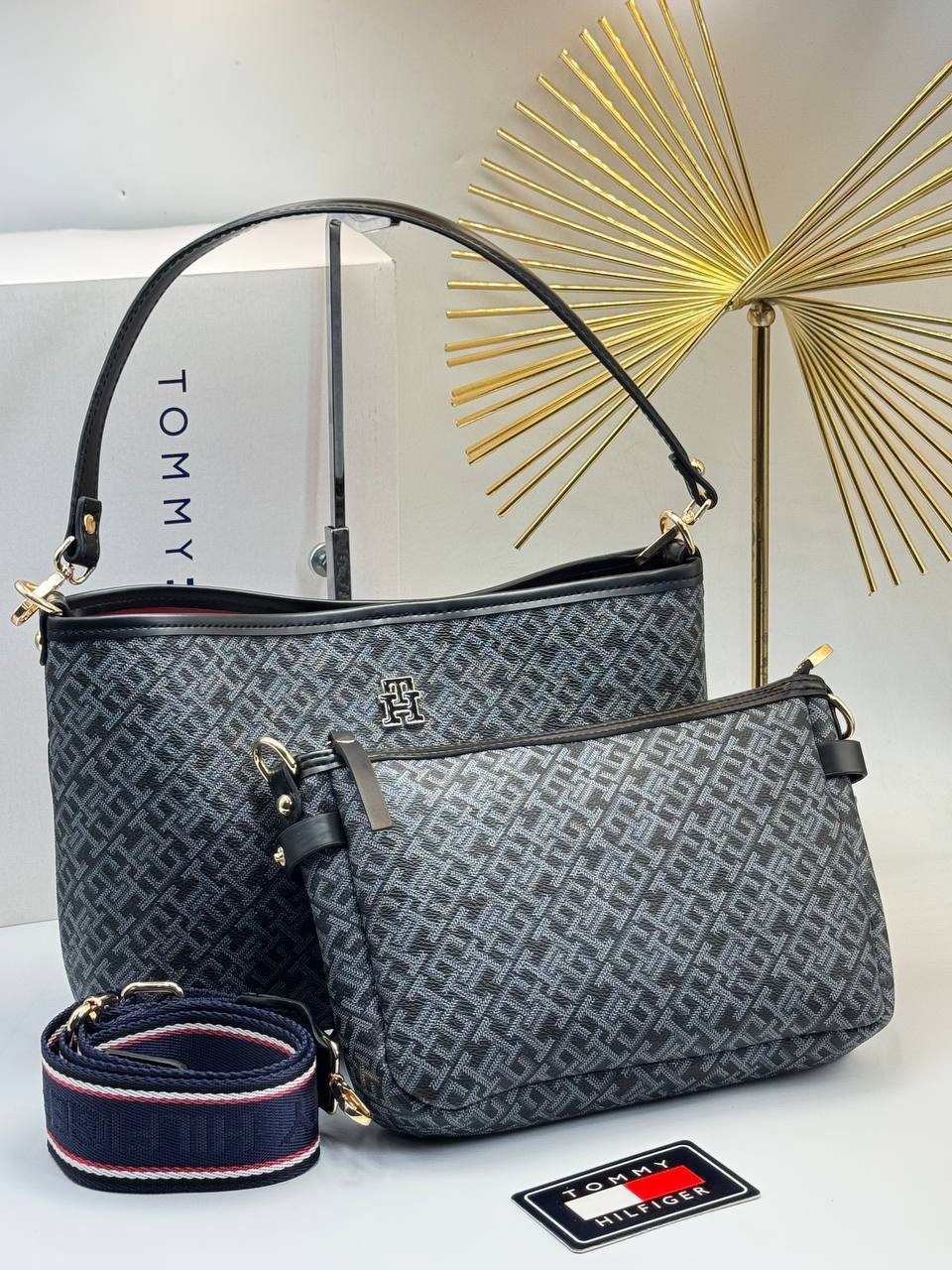 TOMMY HİLFİGER MONOPLAY SHOLDER BAG💫 SİZE➡️21/35✨