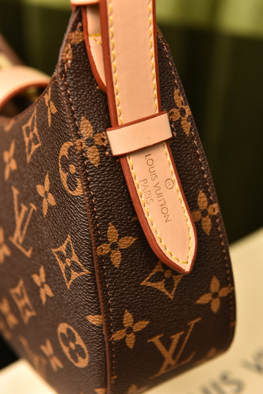 Louis Vuitton low key size:26x18x7