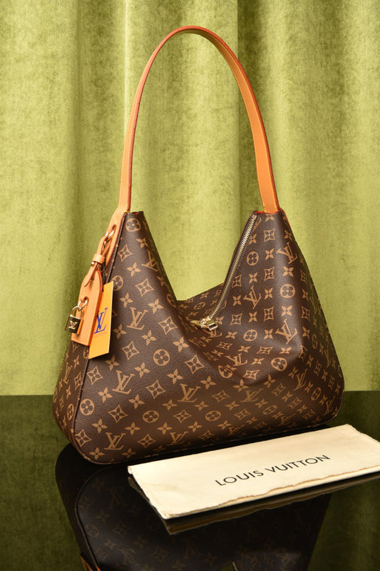 Louis Vuitton. Slouchy size:40x29x11