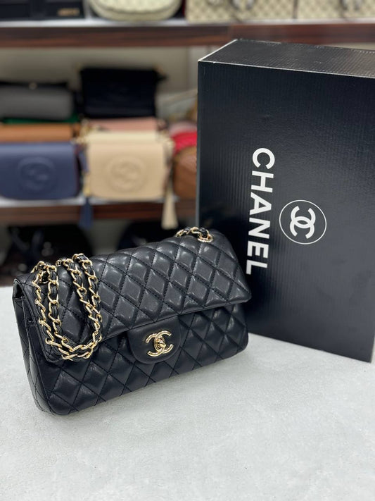 Chanel μαύρη