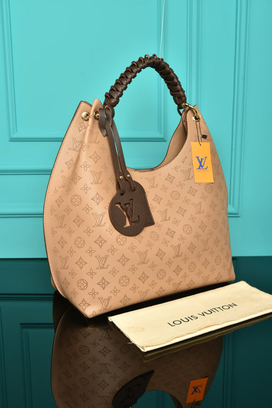 1832 - LOUIS VUITTON - Carmel 35 × 40 × 17 cm