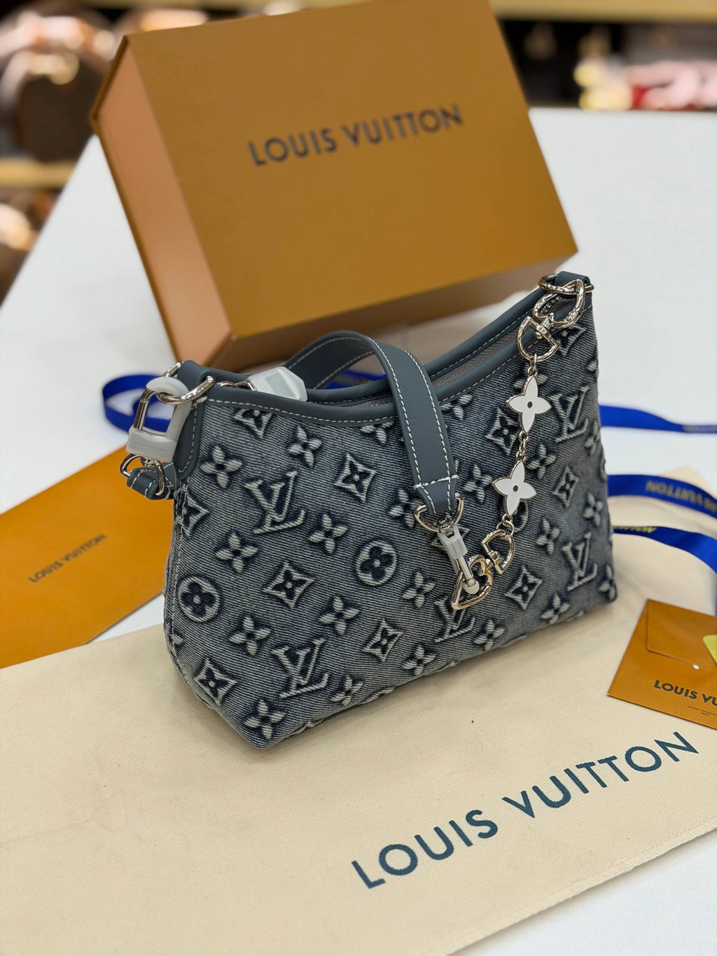 ✨ LOUIS VUITTON ✨

CarryAll Small Denim 
 💯
17 x 20 cm