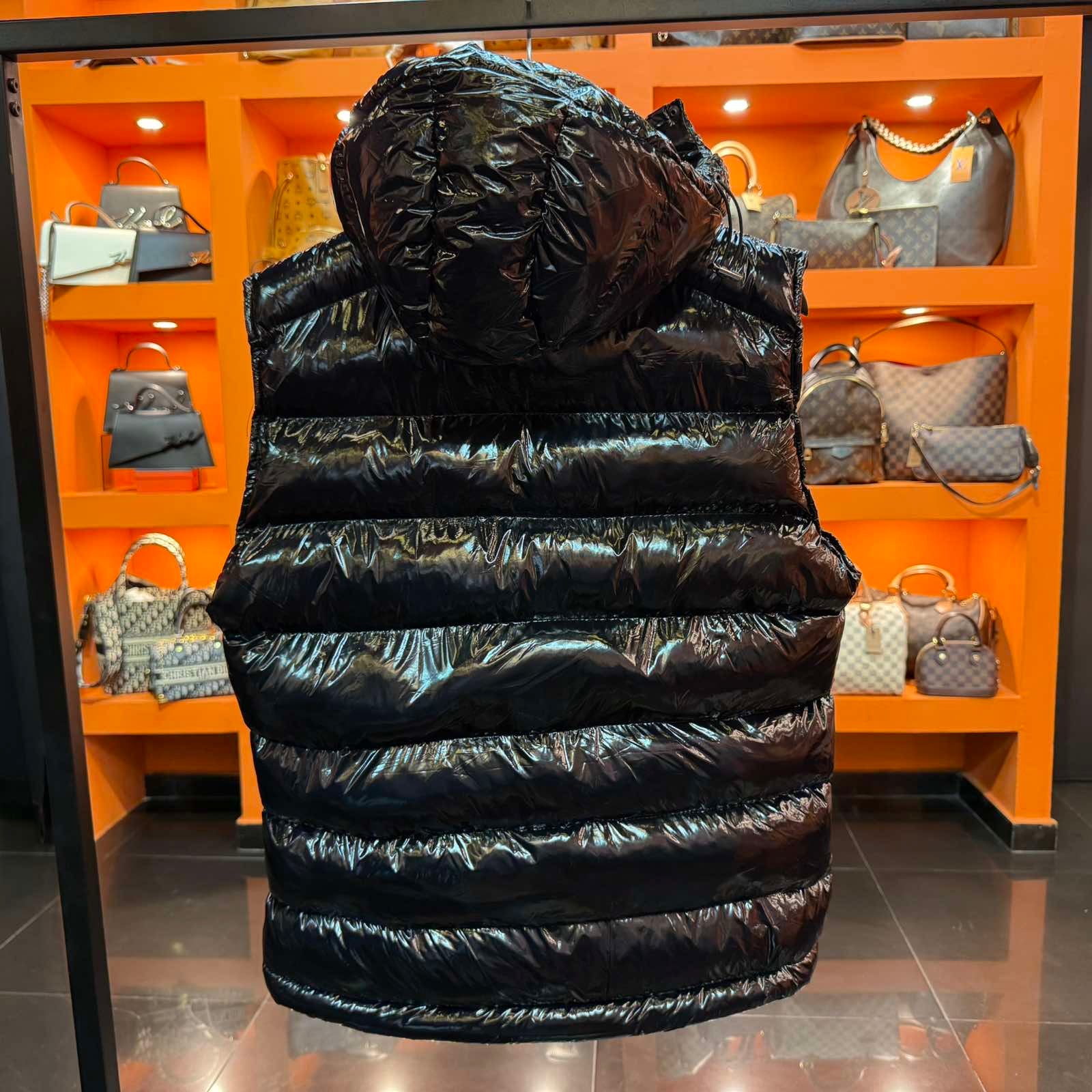 Αμάνικο Moncler γυαλιστερό