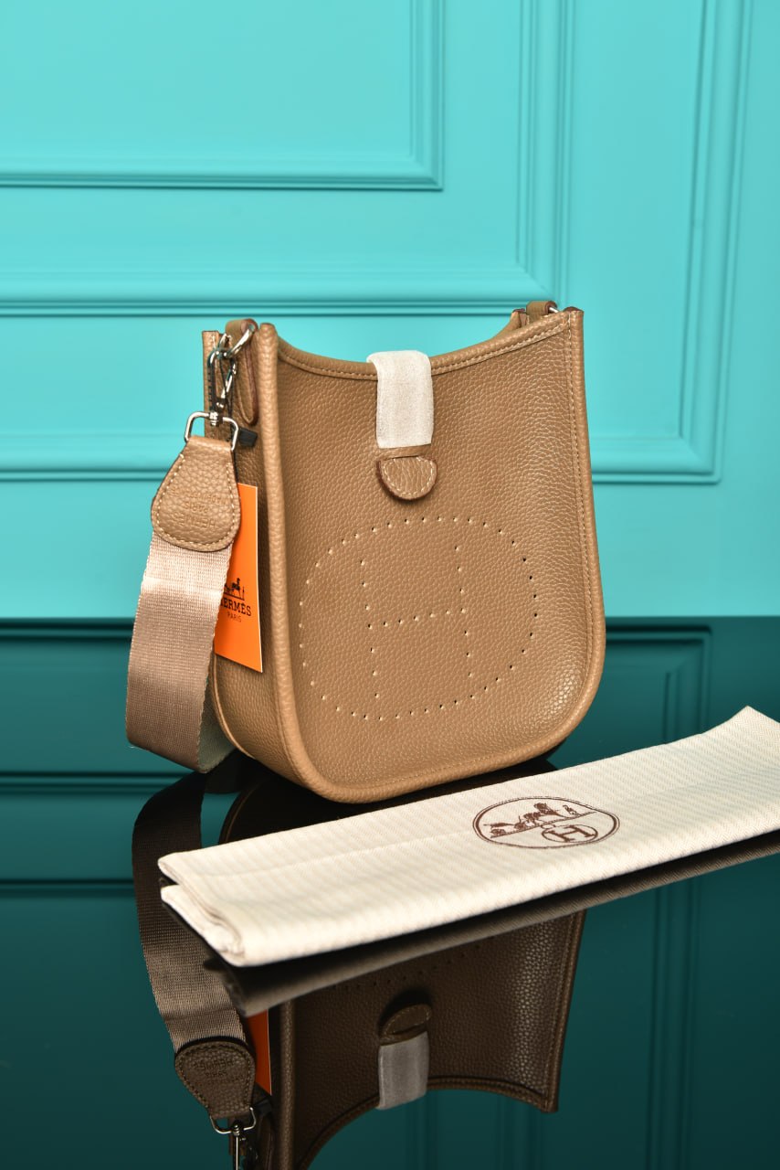 HERMES - Evelyne 16 Amazone Bag : 18 x 16 x 5 cm