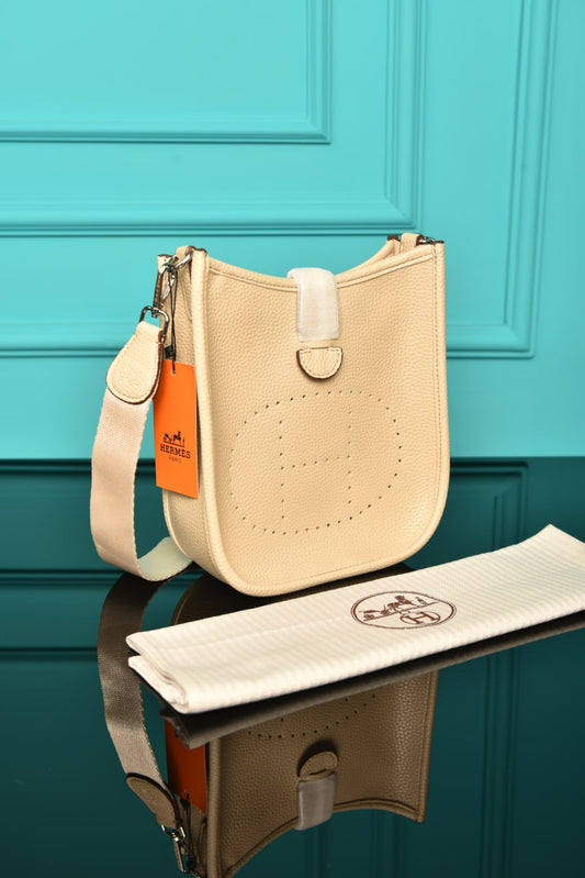 HERMES - Evelyne 16 Amazone Bag : 18 x 16 x 5 cm