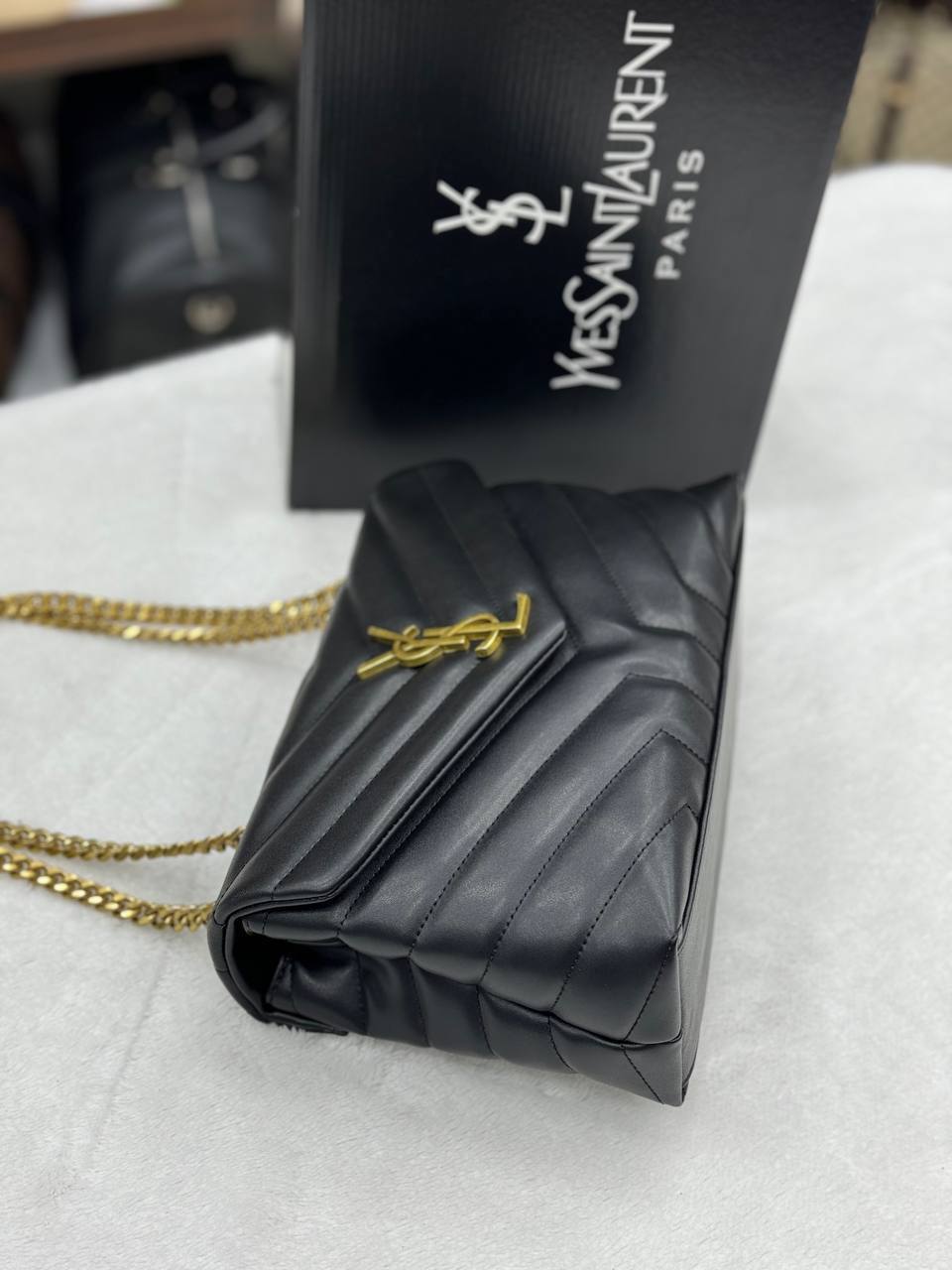 YSL Loulou medium black-gold size 29x21