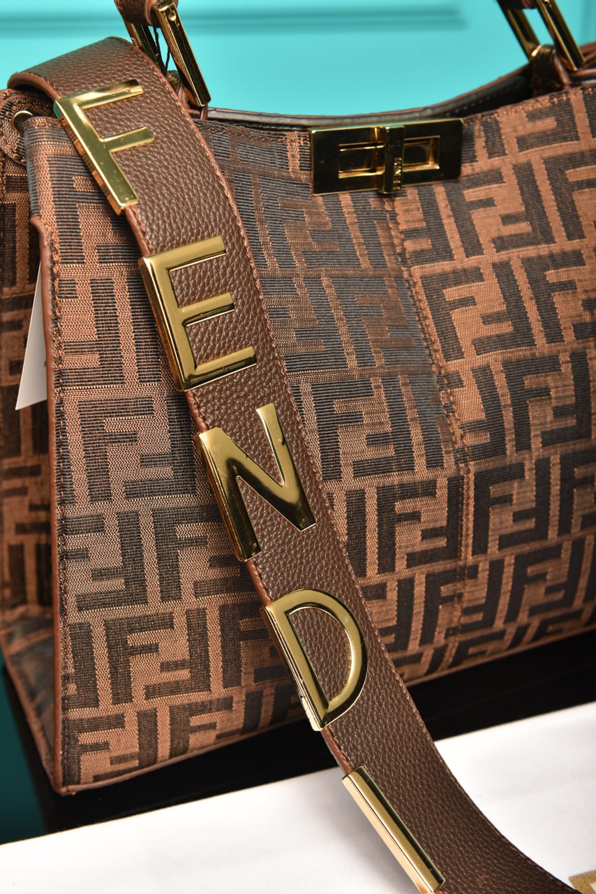 FENDI - Peekaboo Soft Medium : 30 × 25 × 12 cm