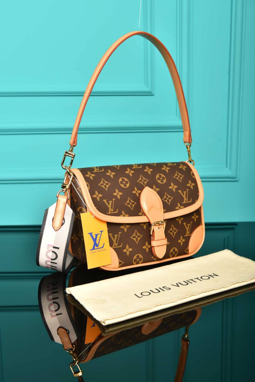 2150 - LOUIS VUITTON - Diane 24 × 15 × 9 cm