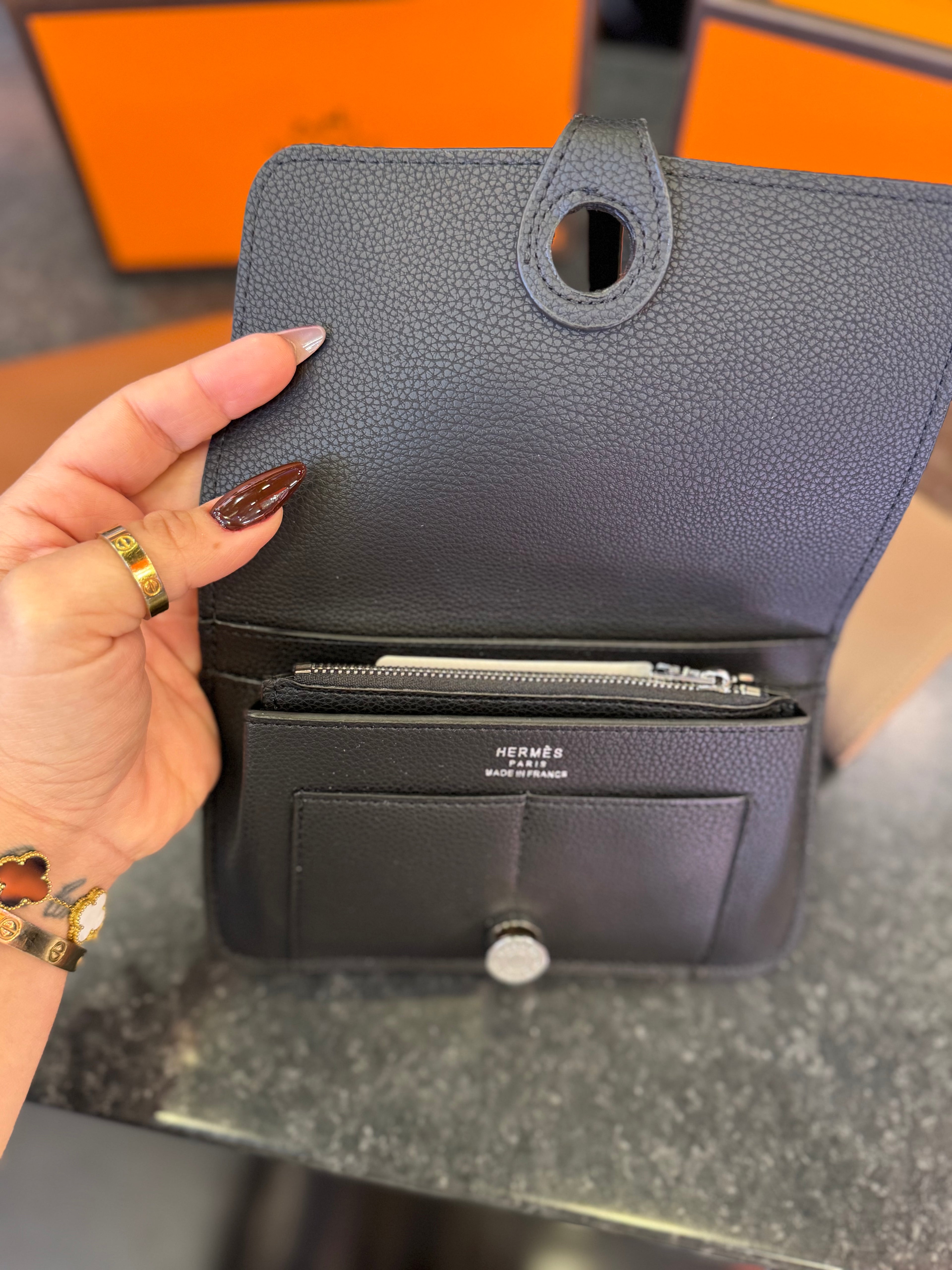 Hermes πορτοφόλι μαύρο