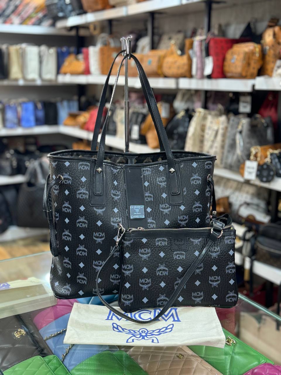 Mcm Neverful black size 30x45