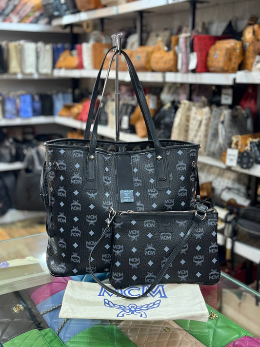 Mcm Neverful black size 30x45