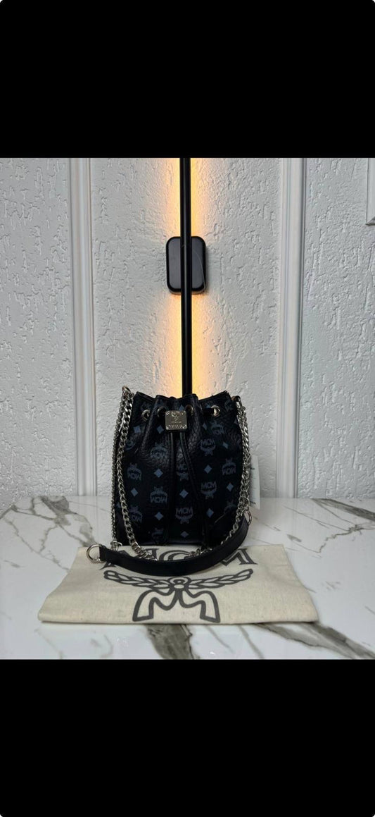 Mcm μαύρο πουγκί με αλυσίδα