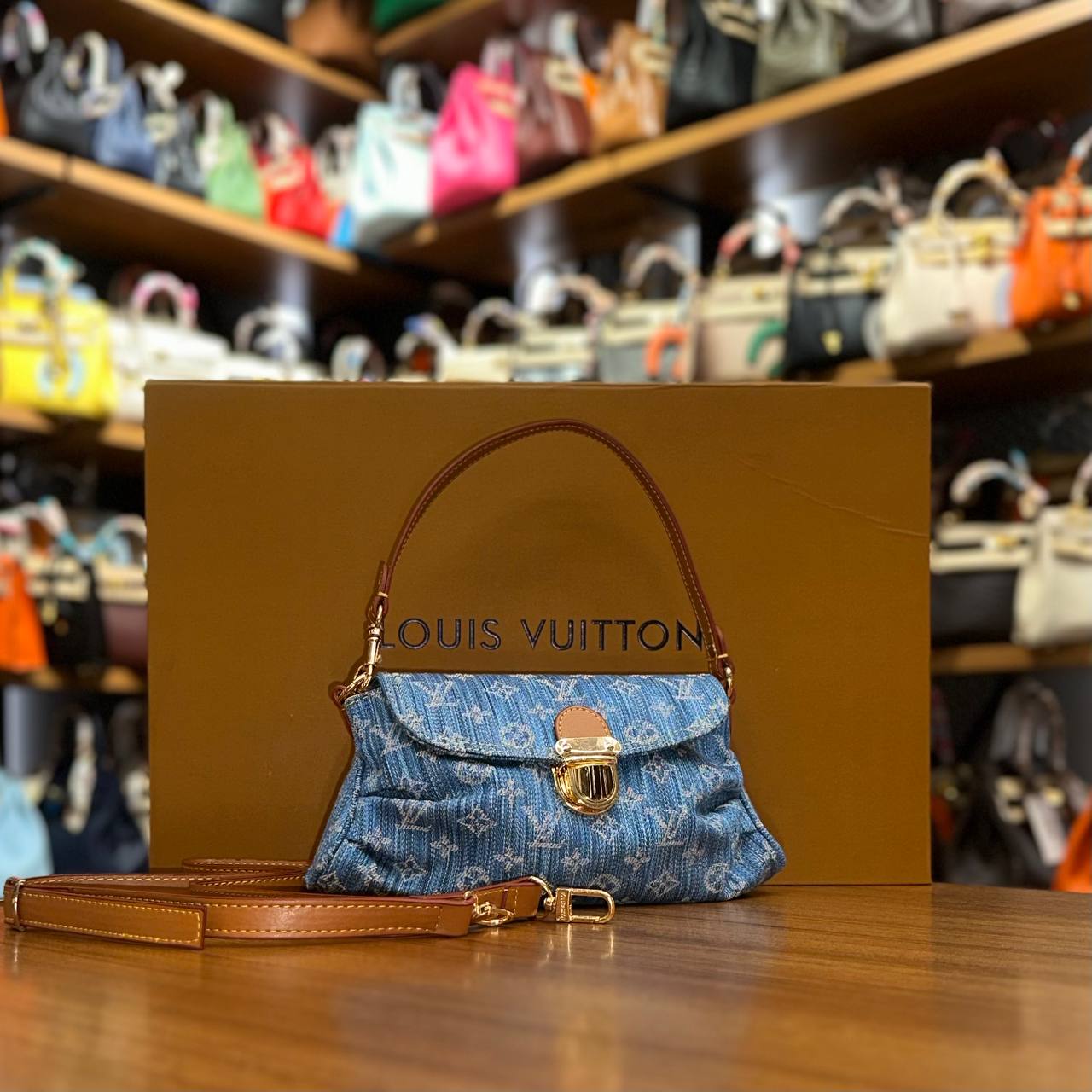 LOUİS VUİTTON DENİM PLEATY POCHETTE BAG