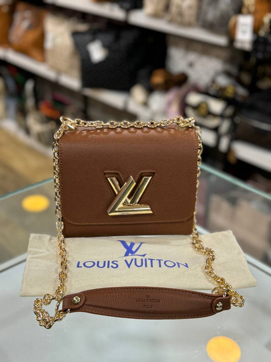 LOUIS VUITTON Twist PM Size 18 x14