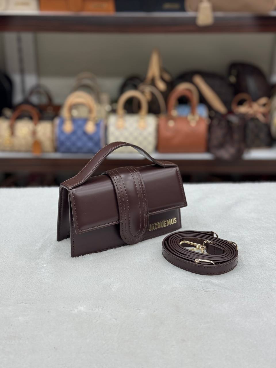 Jacquemus καφέ σκούρο mat le BambinoMini size  :16x12